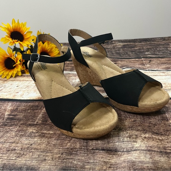 Black Wedge Cork Sandals by Bass are in like new condition. Size 8 - Picture 1 of 9